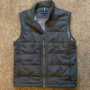 Banana Republic puffer vest. Dark gray to black. Size small